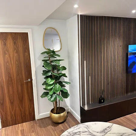 Luxury Modern * Birmingham